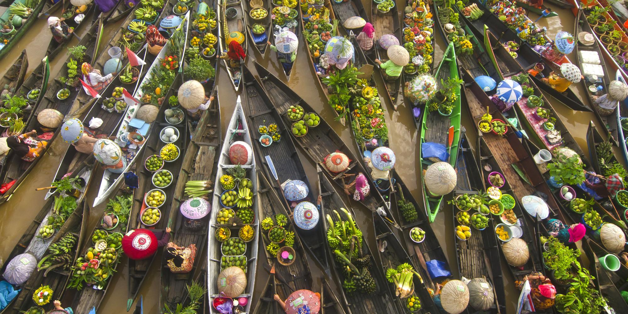 Floating market, shot from above